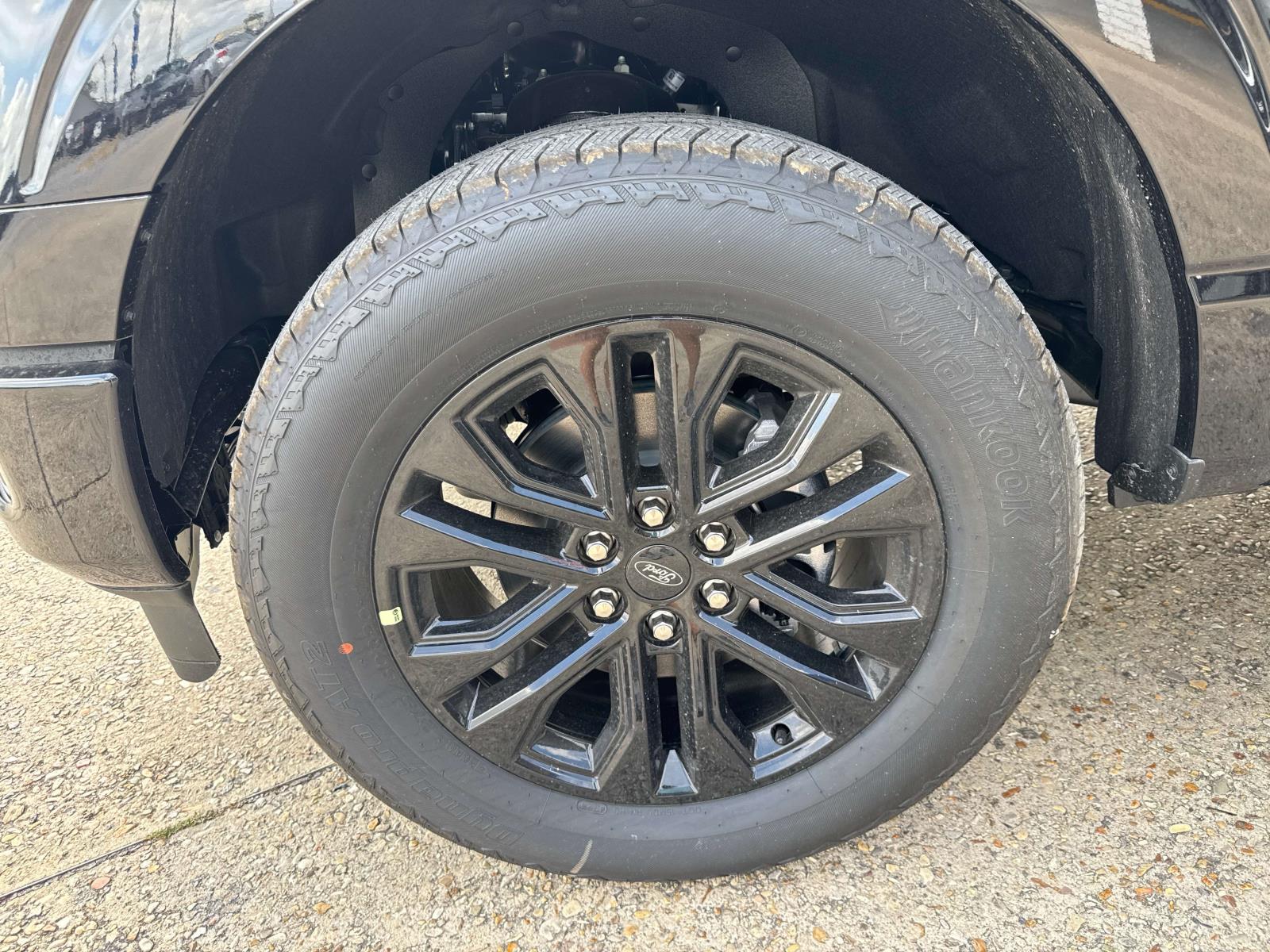 2025 Ford F-150 Lariat photo 2