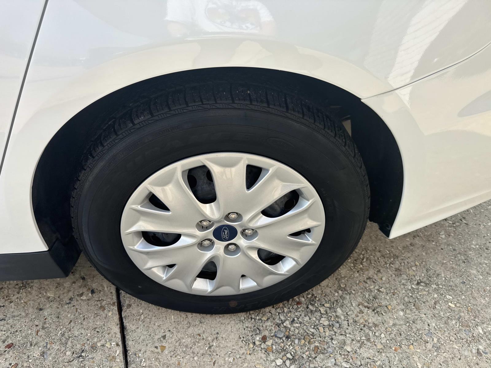 2020 Ford Fusion S photo 4