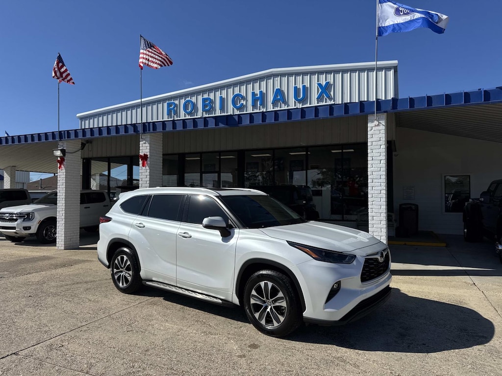Used 2022 Toyota Highlander XLE FWD (Natl) Sport Utility