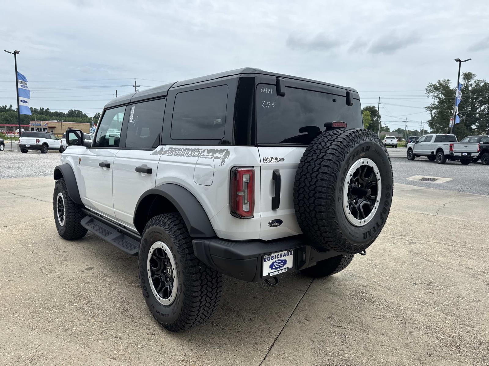 2025 Ford Bronco Badlands photo 2
