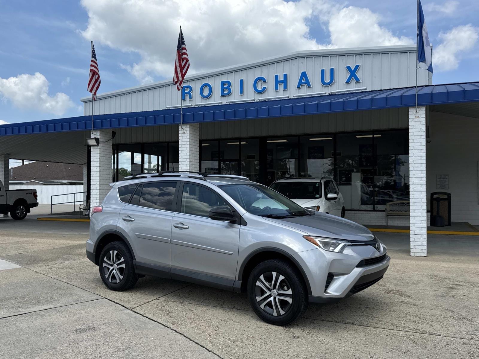 2017 Toyota RAV4 LE's photo