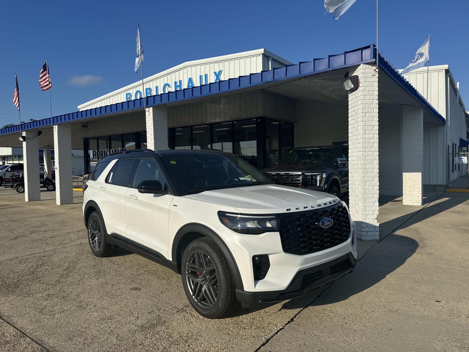 2025 Ford Explorer ST-LINE's photo