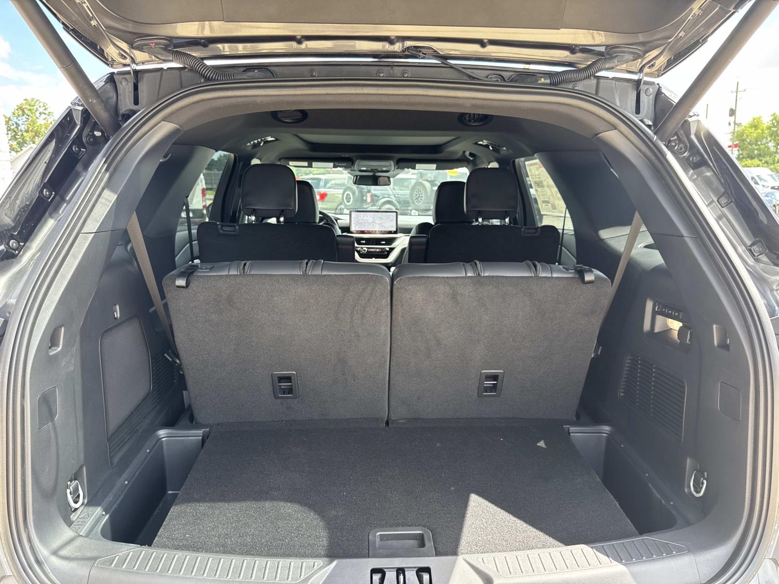 2025 Ford Explorer ST - Photo 6