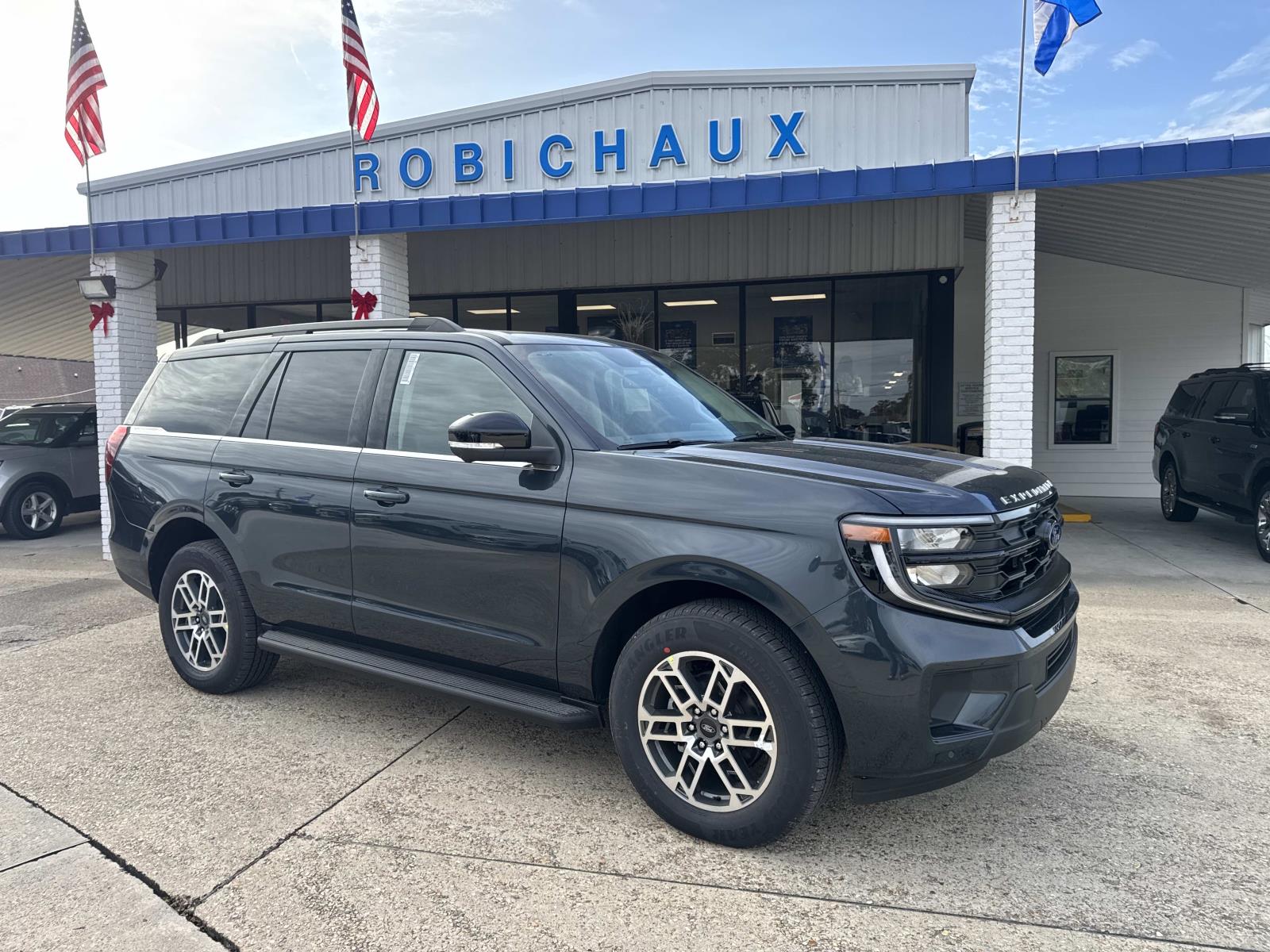 2025 Ford Expedition Active's photo