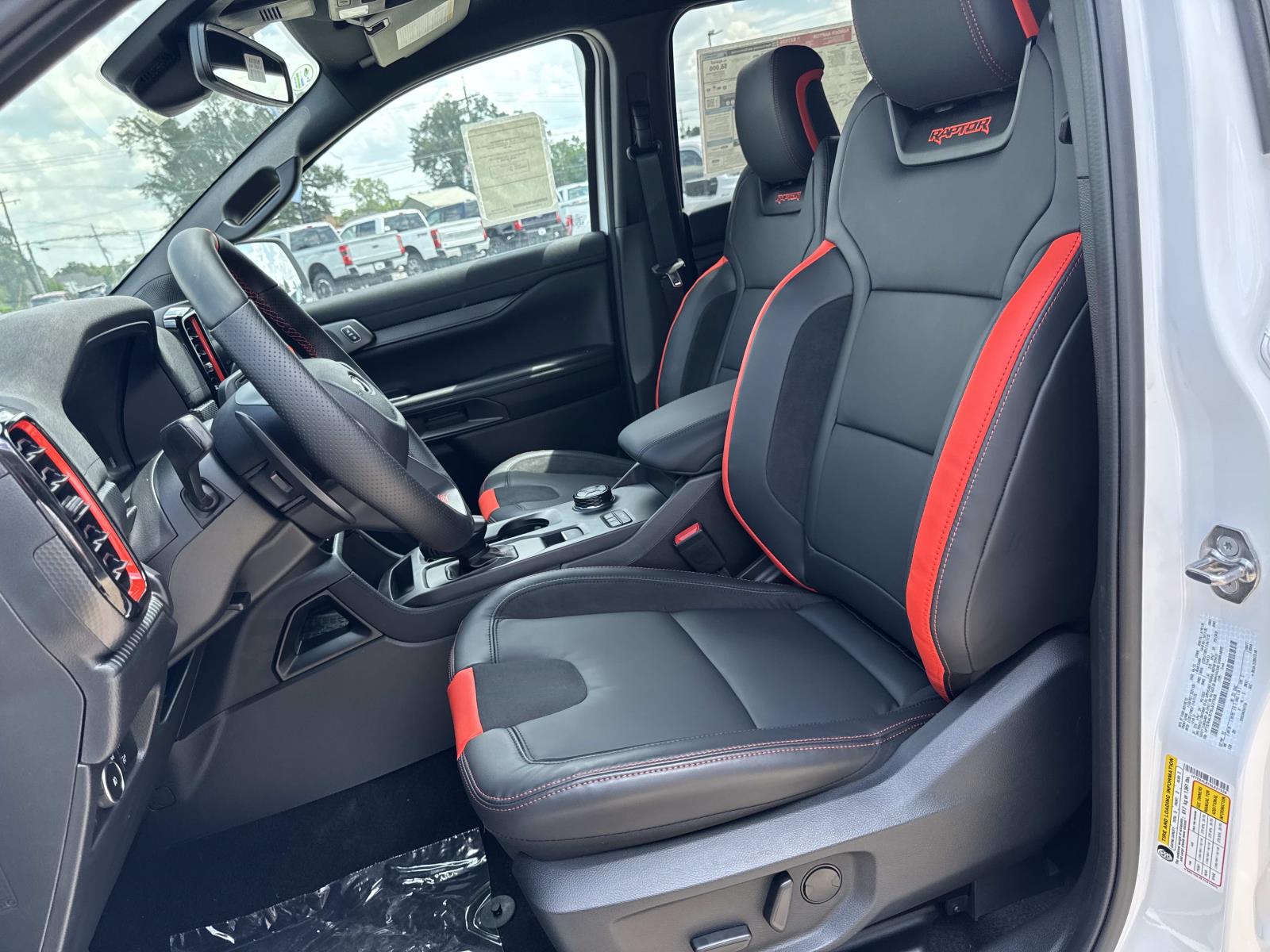 2025 Ford Ranger Raptor - Photo 8