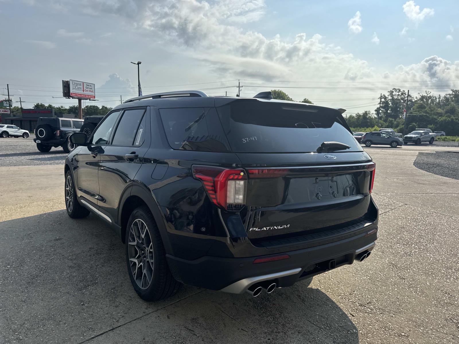 2025 Ford Explorer Platinum photo 4