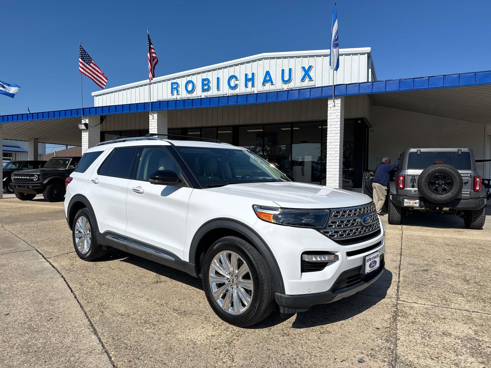 2022 Ford Explorer Limited's photo
