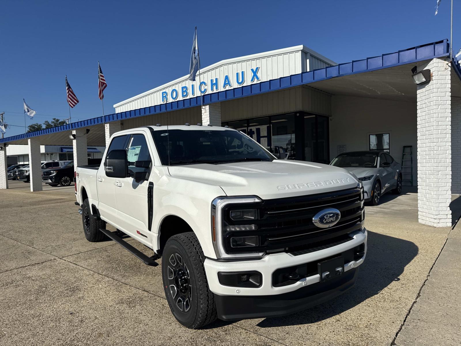 2026 Ford F-250 Super Duty Platinum's photo