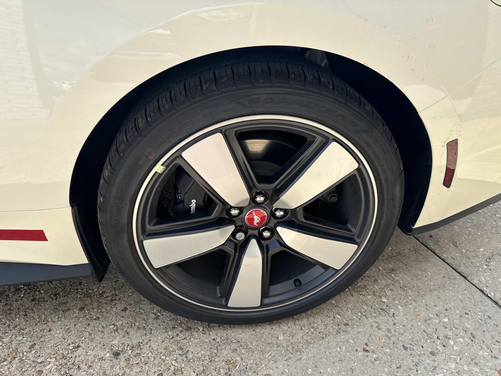 2025 Ford Mustang GT Premium photo 2