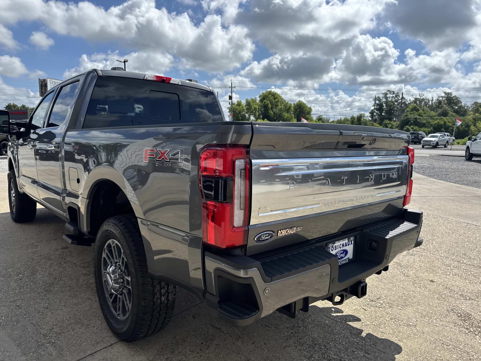 2025 Ford F-250 Platinum photo 2