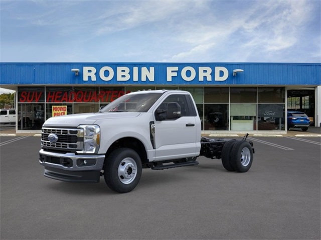 2025 Ford F-350 Super Duty Chassis Cab XL's photo