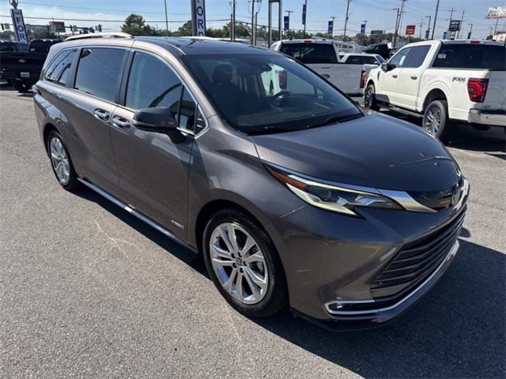 Used 2021 Toyota Sienna Platinum Minivan/Van