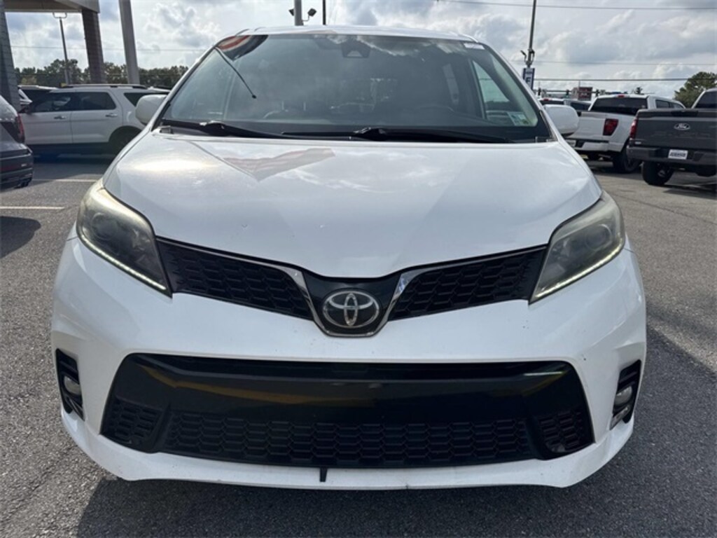 Used 2019 Toyota Sienna SE Minivan/Van