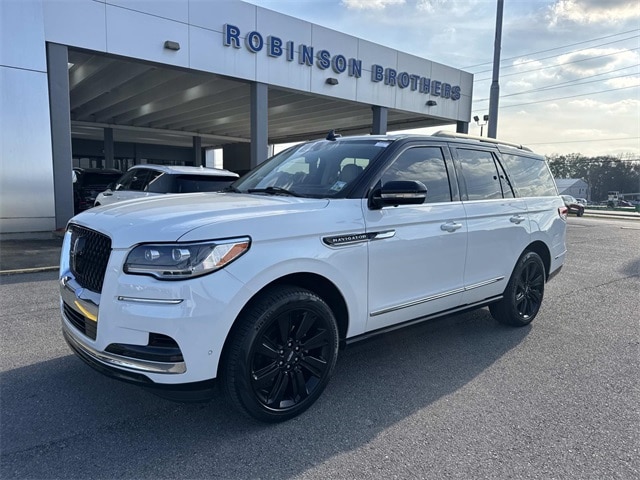 2022 Lincoln Navigator Black Label's photo