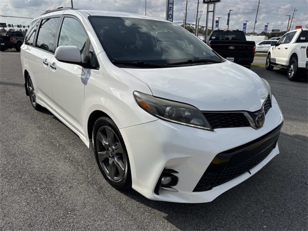 Used 2019 Toyota Sienna SE Minivan/Van