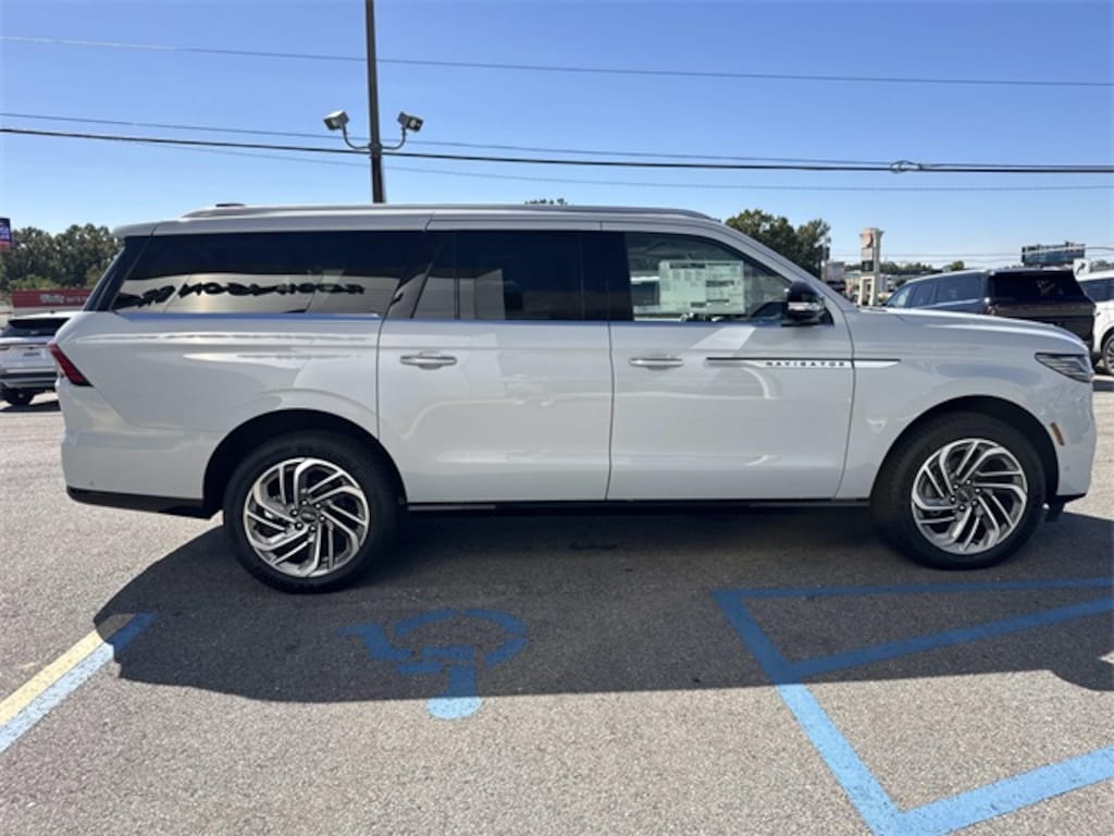 New 2025 Lincoln Navigator L Reserve SUV