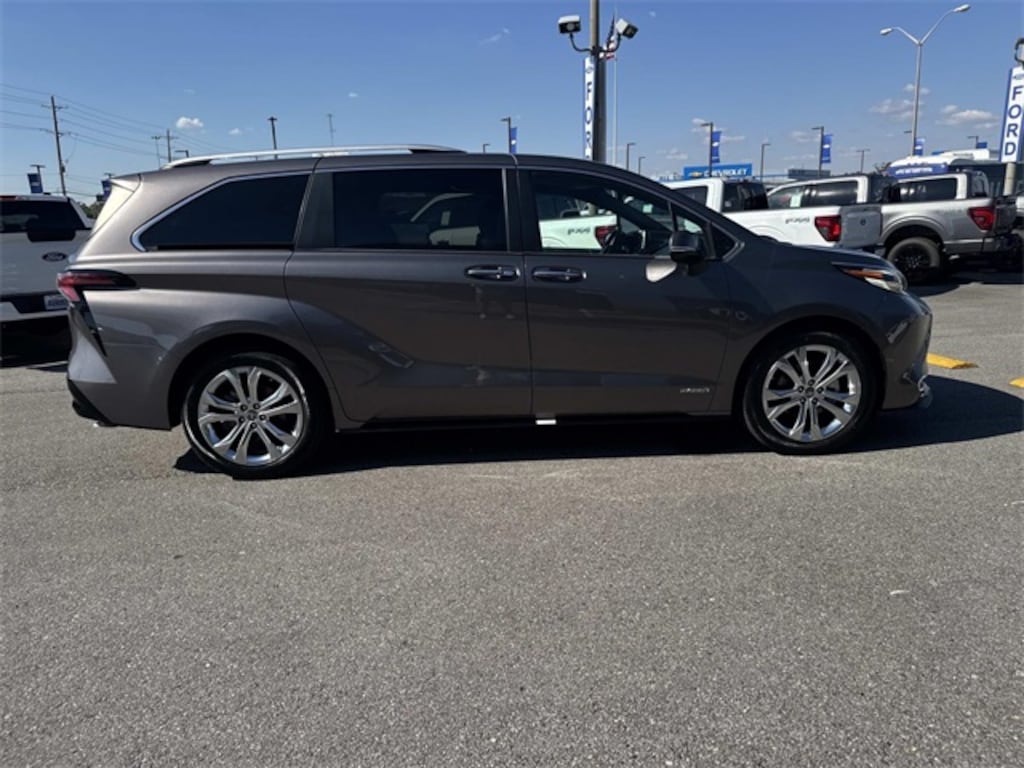Used 2021 Toyota Sienna Platinum Minivan/Van