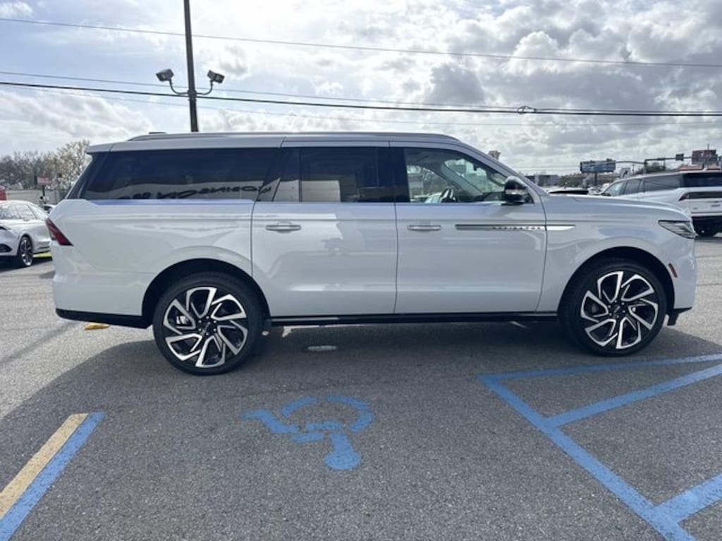 New 2026 Lincoln Navigator L Reserve SUV