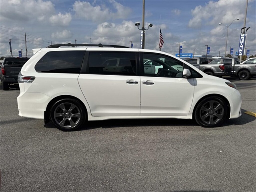 Used 2019 Toyota Sienna SE Minivan/Van