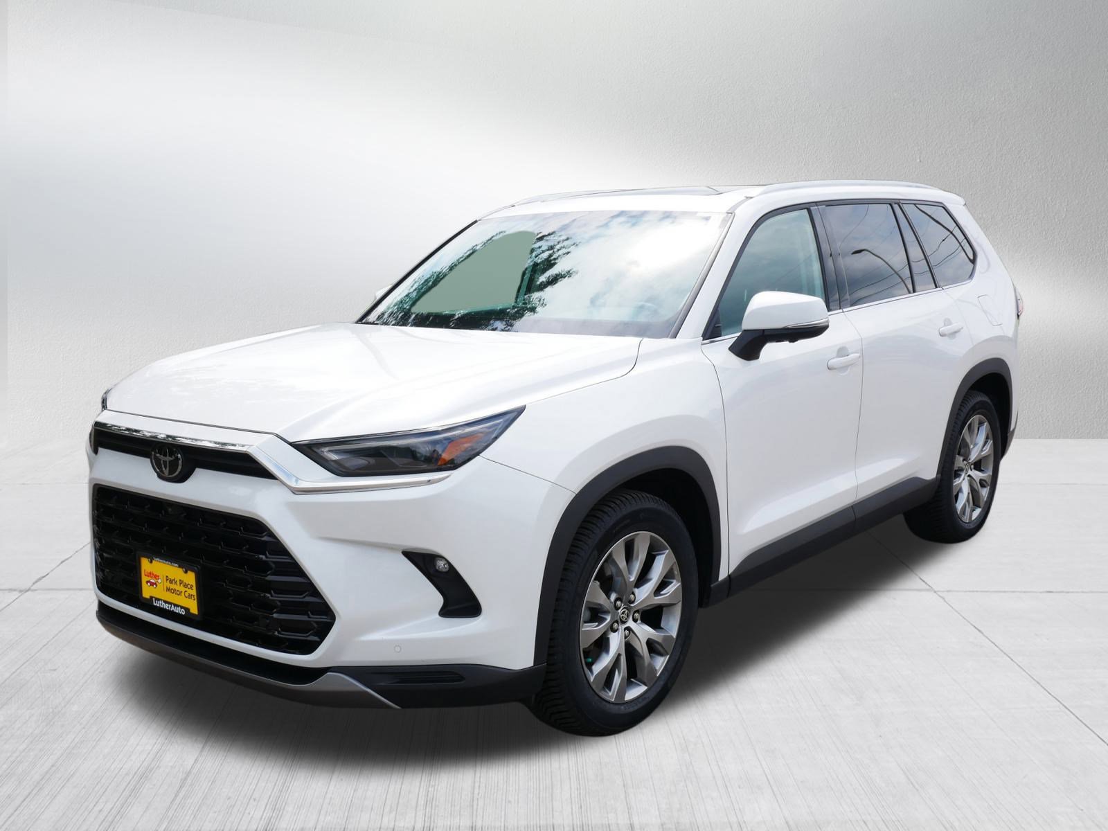 2024 Toyota Highlander Hybrid Limited photo 2