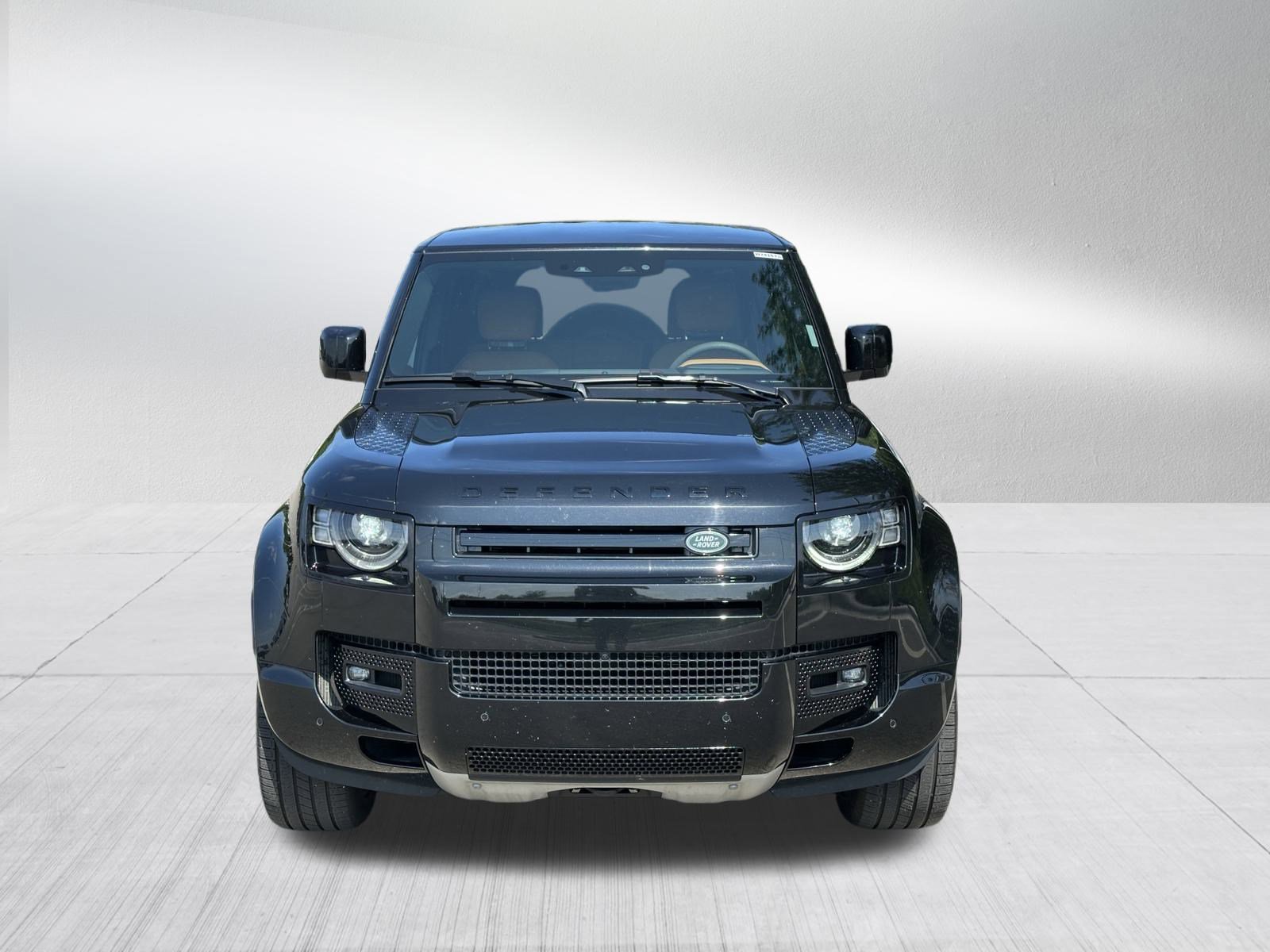 2024 Land Rover Defender V8 photo 2