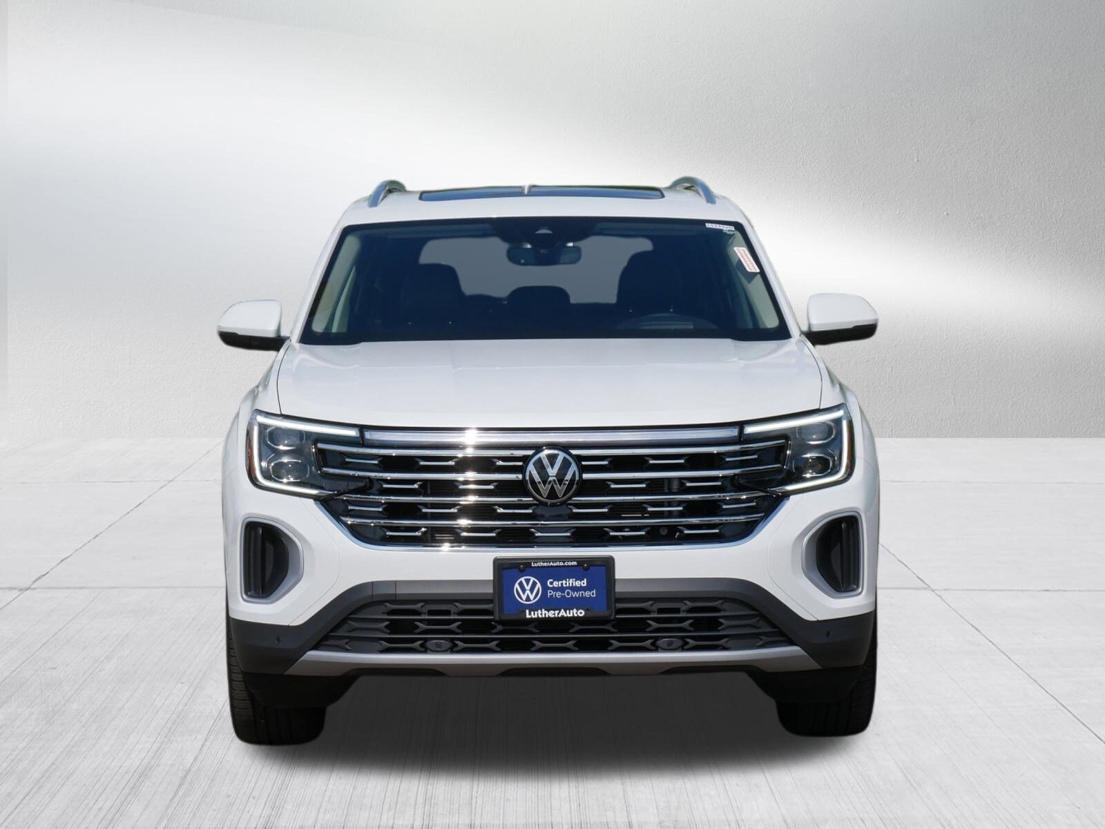 2024 Volkswagen Atlas SEL photo 2