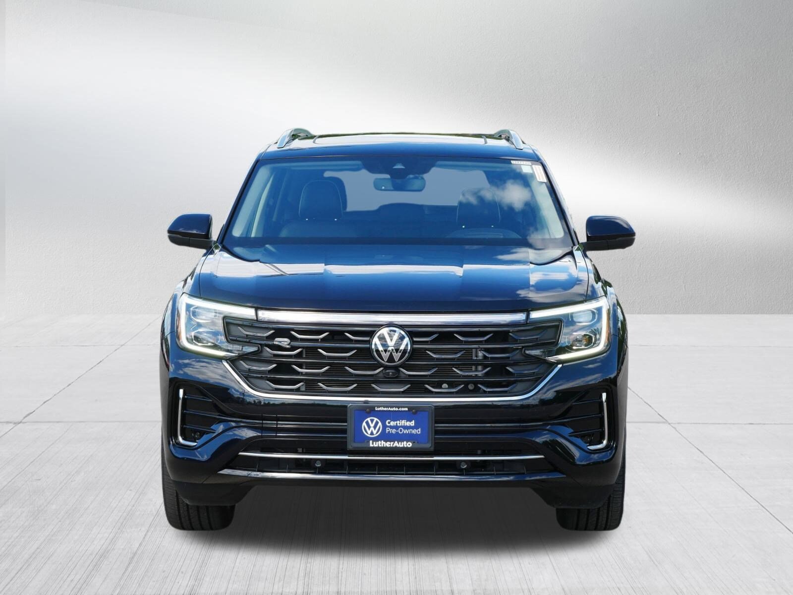 2024 Volkswagen Atlas SEL Premium R-Line photo 2