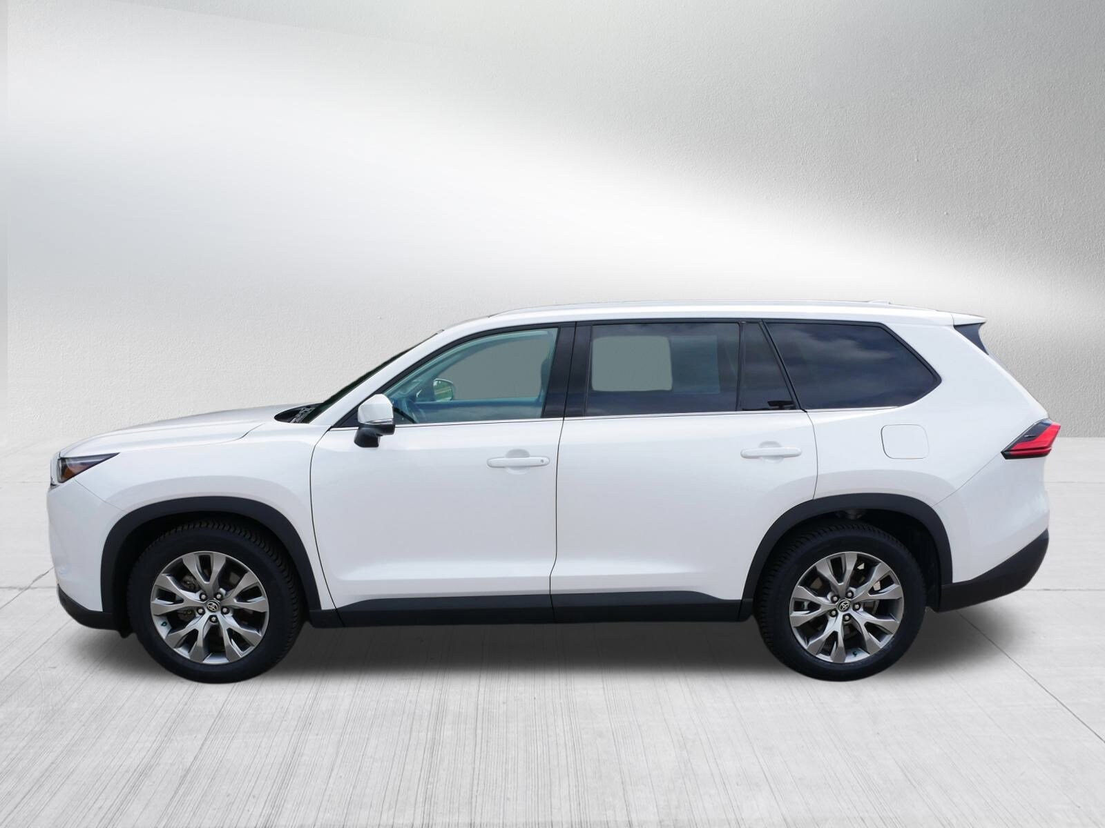 2024 Toyota Highlander Hybrid Limited photo 3