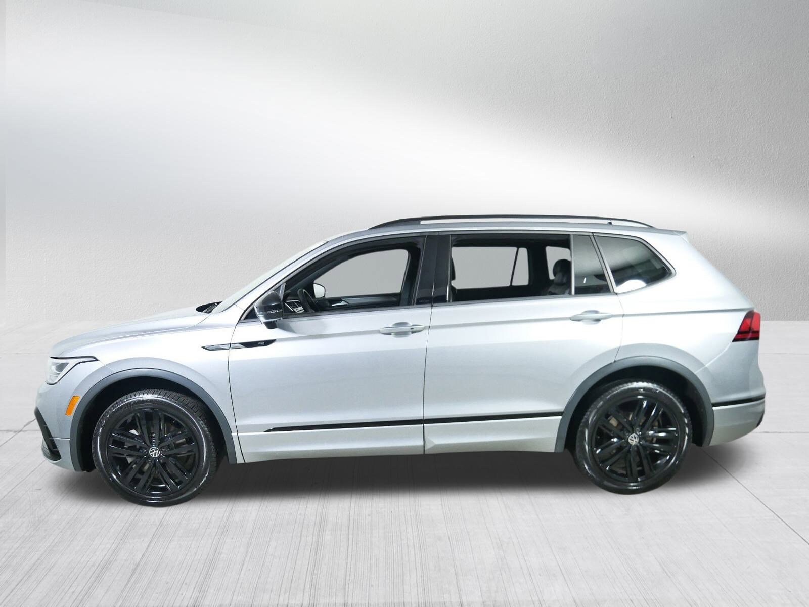 2022 Volkswagen Tiguan SE R-Line Black photo 4