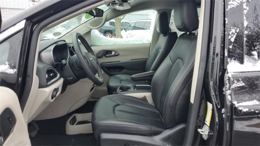 Used 2024 Chrysler Pacifica Touring L Van Passenger Van