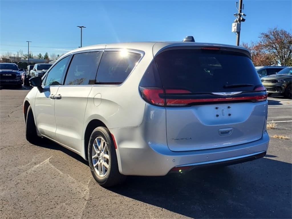 Used 2024 Chrysler Pacifica Touring L Van Passenger Van