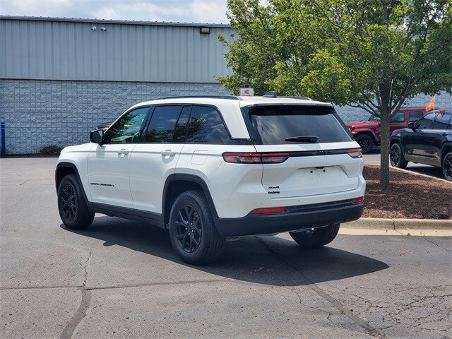2024 Jeep Grand Cherokee Laredo photo 2