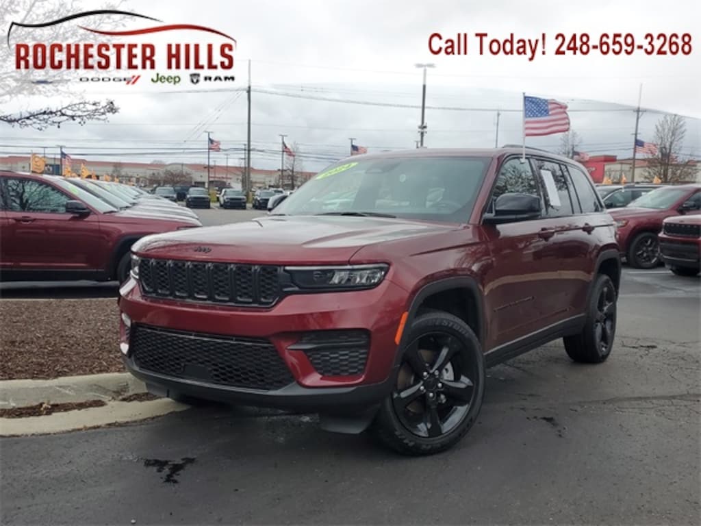 Used 2024 Jeep Grand Cherokee Laredo SUV