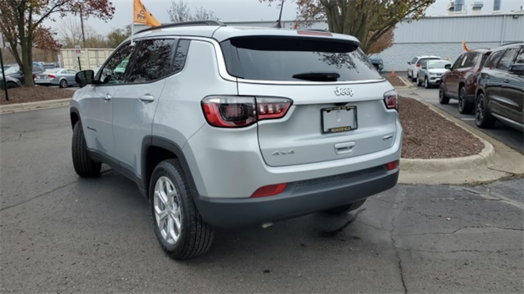 Used 2024 Jeep Compass Latitude SUV
