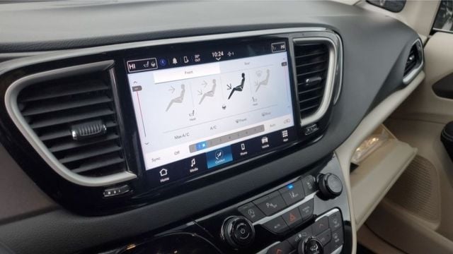 2024 Chrysler Pacifica Touring L - Photo 13