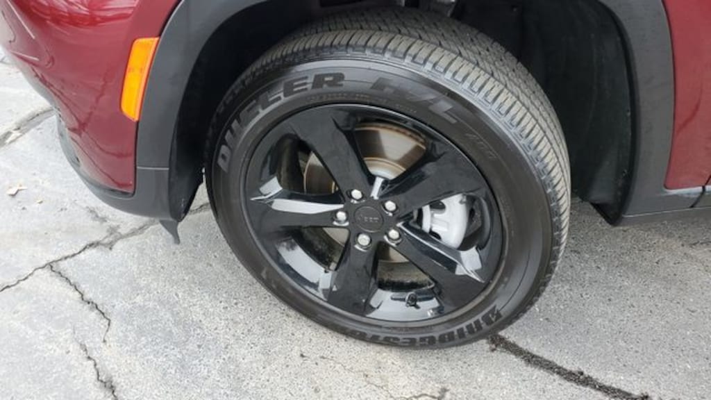 Used 2024 Jeep Grand Cherokee L Laredo SUV