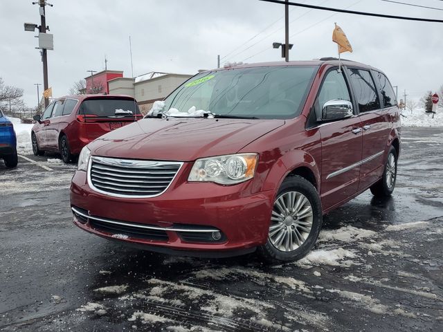 2016 Chrysler Town & Country Anniversary Edition