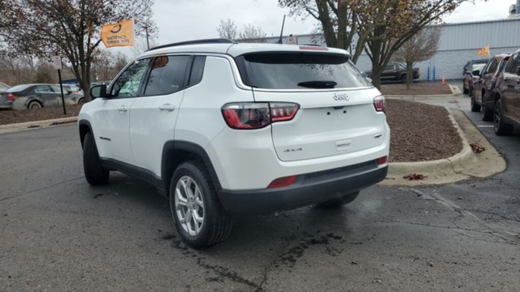 Used 2024 Jeep Compass Latitude SUV