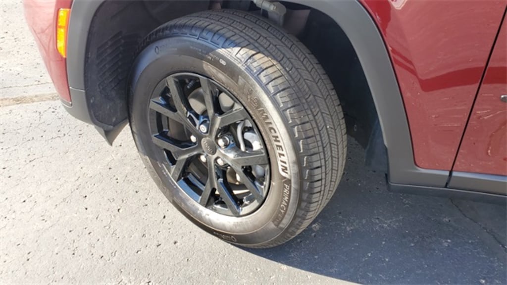 Used 2024 Jeep Grand Cherokee L Laredo SUV