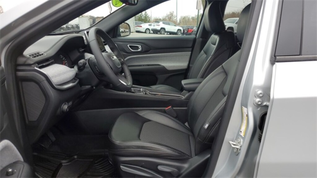 Used 2024 Jeep Compass Latitude SUV