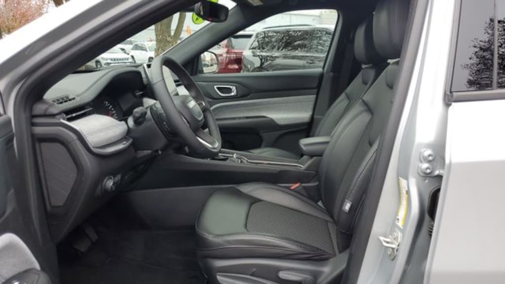 Used 2024 Jeep Compass Latitude SUV