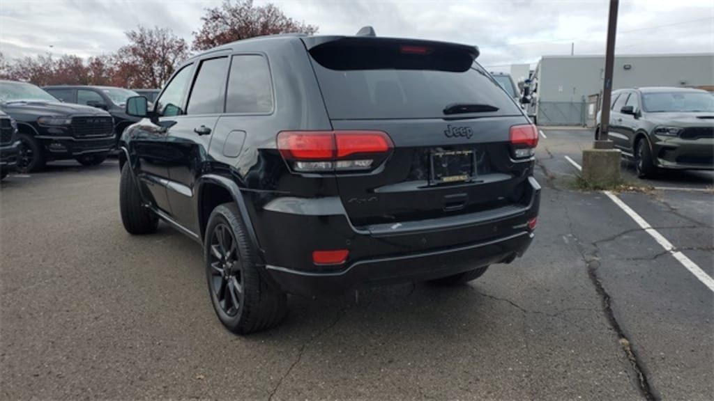 Used 2019 Jeep Grand Cherokee Laredo SUV