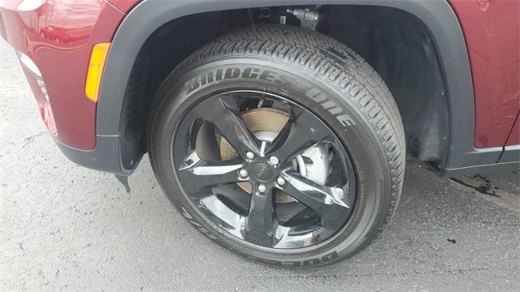 Used 2024 Jeep Grand Cherokee Laredo SUV