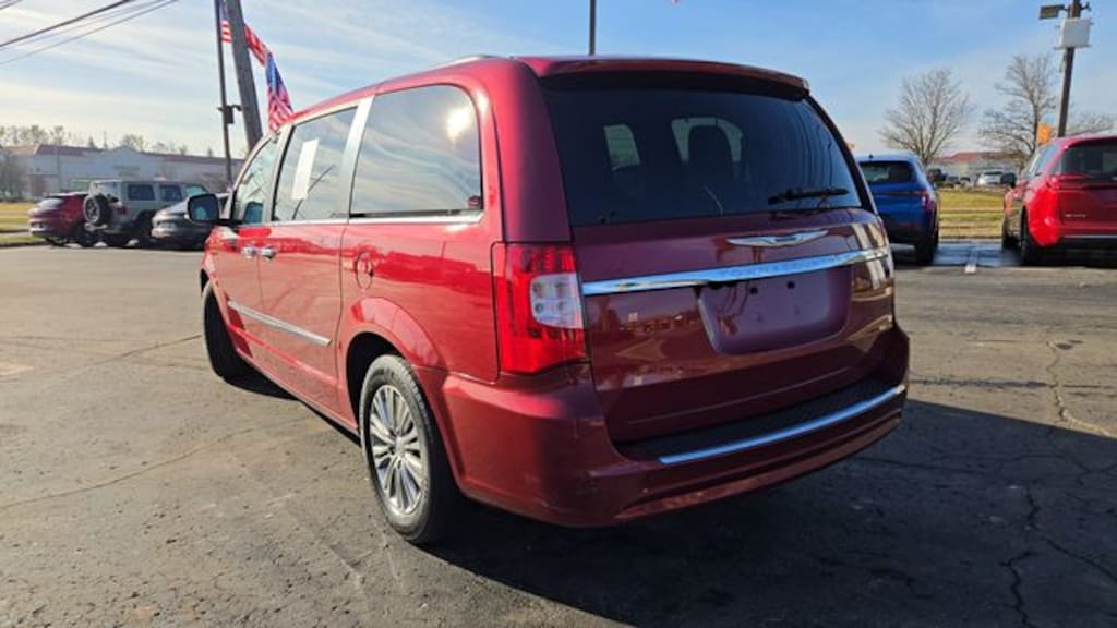 Used 2016 Chrysler Town & Country Touring-L Van LWB Passenger Van