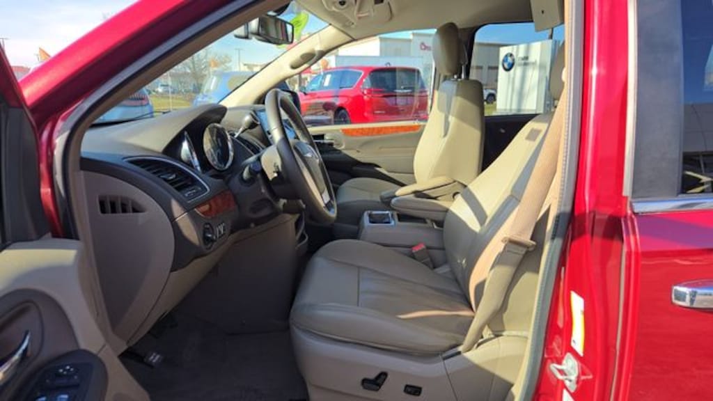 Used 2016 Chrysler Town & Country Touring-L Van LWB Passenger Van