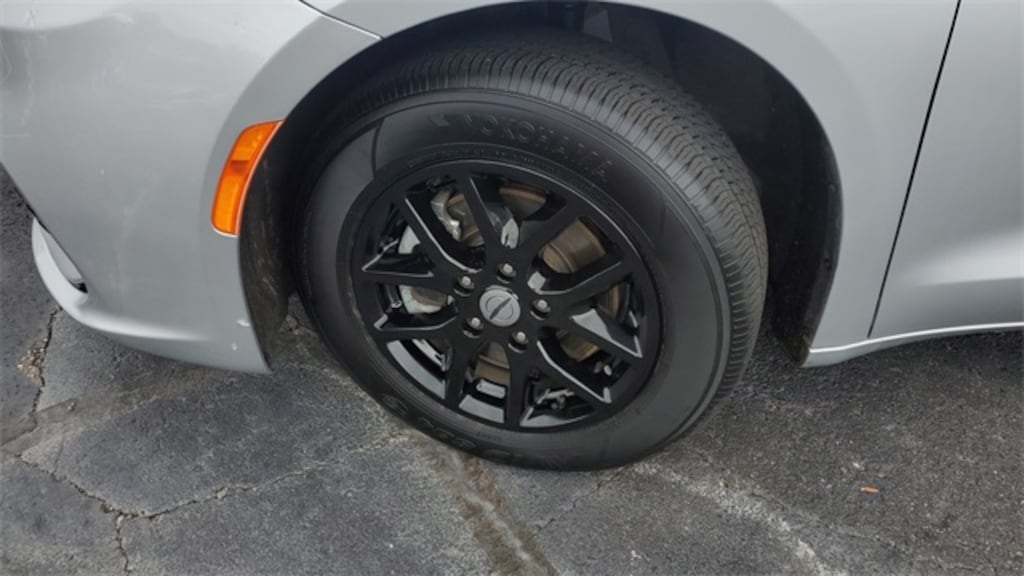 Used 2024 Chrysler Pacifica Touring L Van Passenger Van