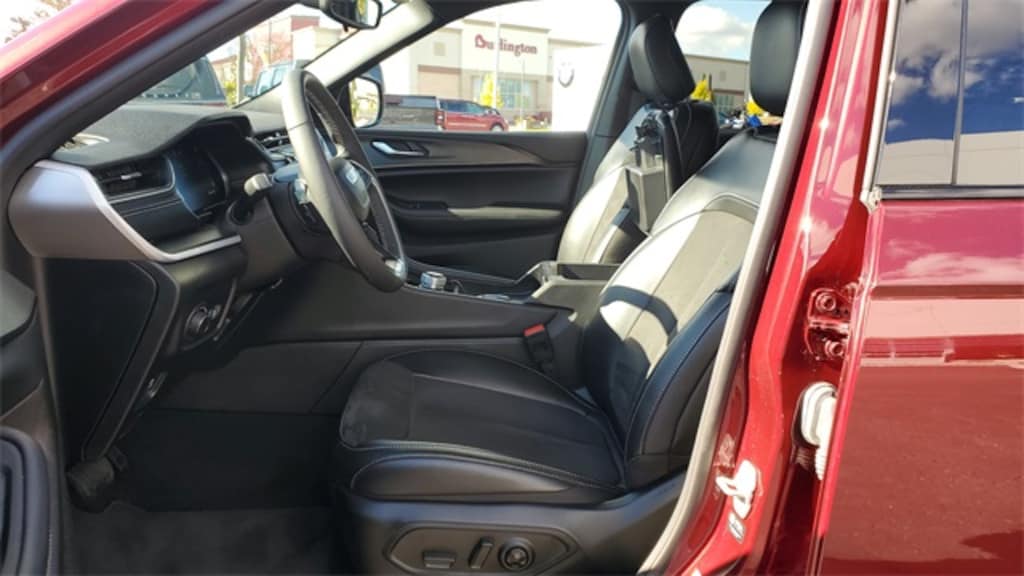 Used 2024 Jeep Grand Cherokee L Laredo SUV