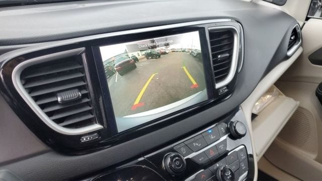 2024 Chrysler Pacifica Touring L - Photo 16