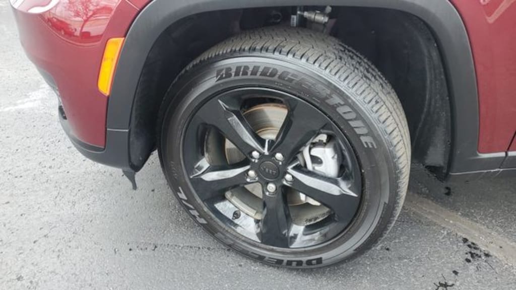 Used 2024 Jeep Grand Cherokee L Laredo SUV