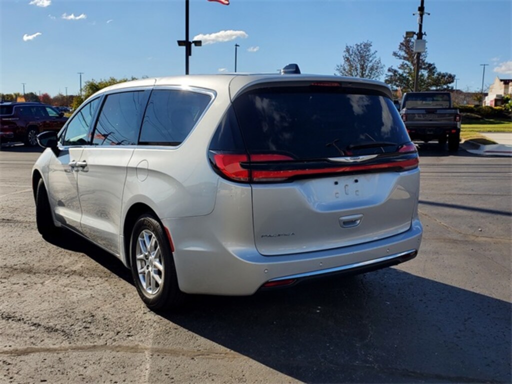 Used 2024 Chrysler Pacifica Touring L Van Passenger Van